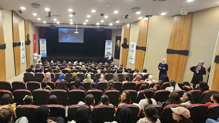 Yaz Kur'an Kursu öğrencileri sinema etkinliğinde buluştu