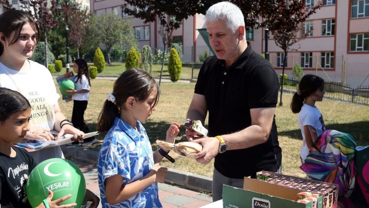 Yeşilay, Kastamonu'da yaz Kur'an kursuna katılan çocuklara ev yapımı yiyecekler ikram ediyor