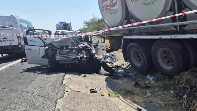 Tekirdağ'da kamyon ile otomobilin çarpıştığı kazada 4 kişi öldü