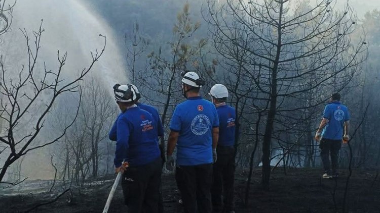 Bursa'da müftülük ekipleri yangın soğutma çalışmalarını sürdürüyor