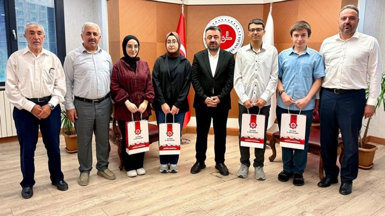 Müftü Ayvaz, YKS'de dereceye giren personel çocuklarını kabul etti