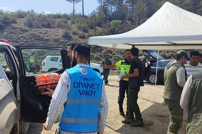 Mavi yelekliler yangın bölgesinde