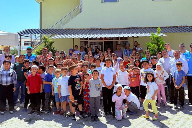 Kastamonu'da çocuklar minare gölgesinde buluştu