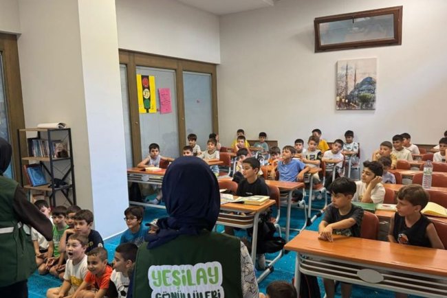 Üsküdar'da öğrencilere Yeşilay bilgilendirmesi