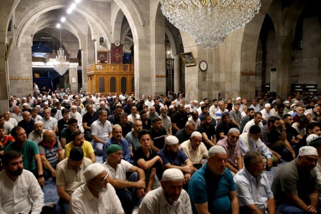 Kayseri'de gurbetçiler tarihi camide sabah namazında buluştu