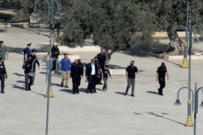 İşgalcilerin aşırı sağcı Bakanı Ben-Gvir Mescid-i Aksa'ya baskın düzenledi