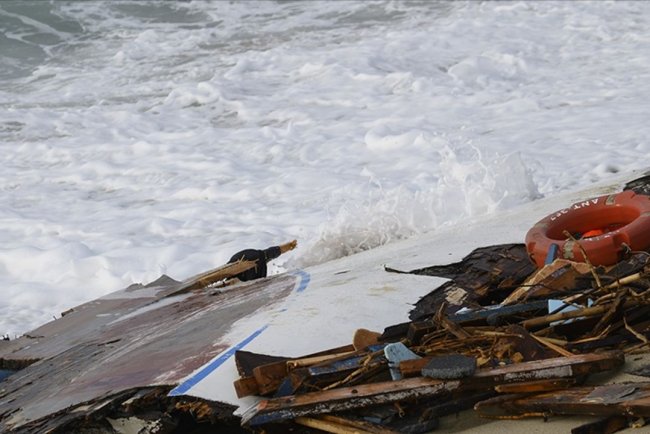 Yemen açıklarında alabora olan teknede 20 düzensiz göçmen öldü