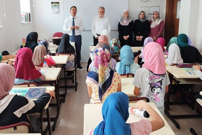 Kaymakam Ermiş'ten Kur'an öğrenen çocuklara ziyaret