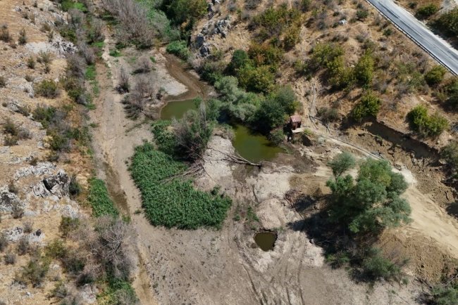 Kırklareli'nde aşırı sıcaklar Teke Deresi'ni susuz bıraktı