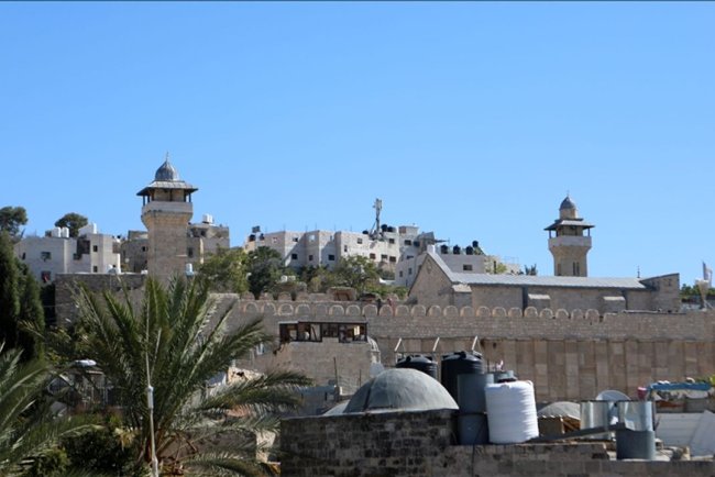 İşgal güçleri, Harem-i İbrahim Camii çalışanlarından 2 kişiyi yaraladı