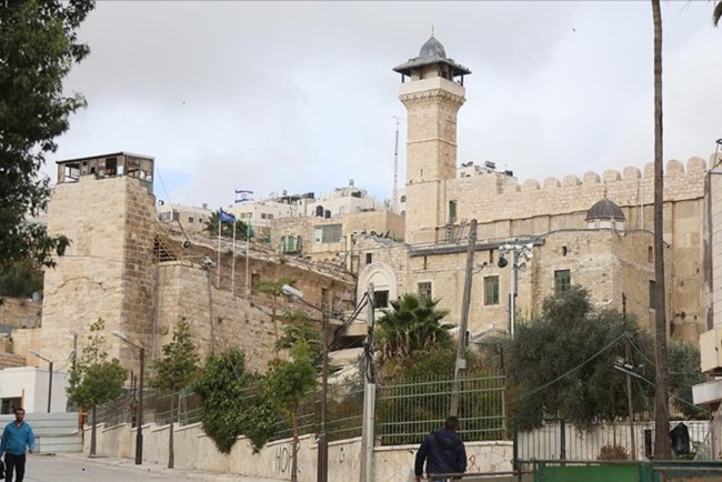 Filistin, ABD'li yetkilinin Harem-i İbrahim Camisi'nde İsrail'in el koyduğu bölümü ziyaret etmesini kınadı