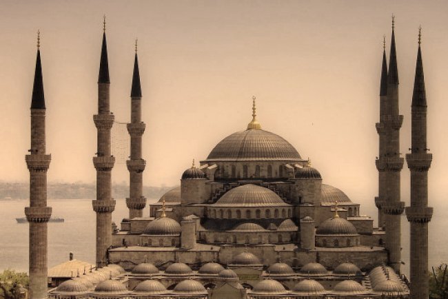 Diyanet 8 Ağustos 2025 Cuma Hutbesi: Sıla-i Rahimle Bereketlenen Tatil