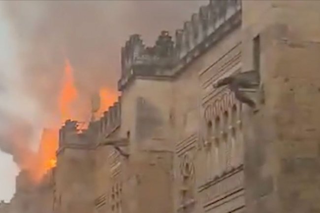 İspanya'da Kurtuba Cami-Katedrali'nde yangın çıktı