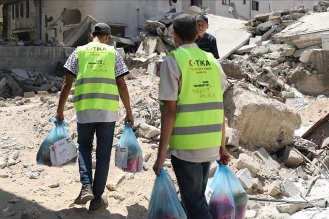 TİKA, açlıkla mücadele eden Gazzelilere gıda yardımlarını sürdürüyor