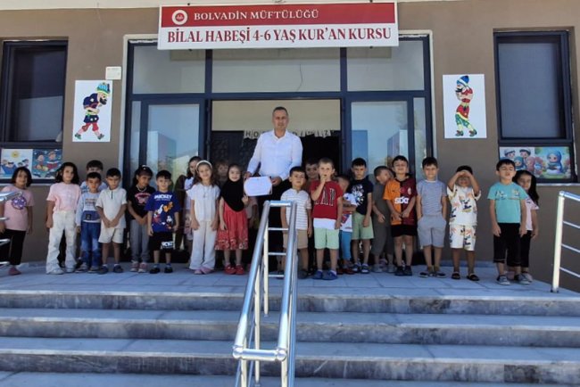 Bolvadin'de minikler yetimler için bir araya geldi