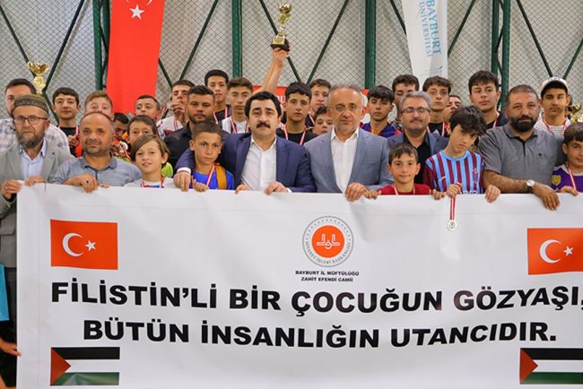 Futbol Turnuvası'nda Filistinli masum çocuklar unutulmadı