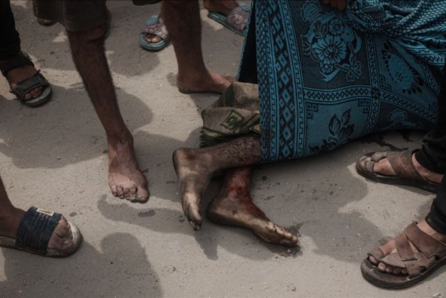 İşgal güçleri, Gazze Şeridi'nde 15'i yardım bekleyen olmak üzere 53 Filistinliyi şehit etti