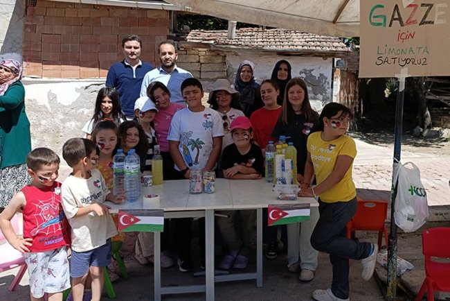 Çorum'da çocuklar, limonata satarak kazandıkları 10 bin 660 lirayı Filistinli akranlarına bağışladı