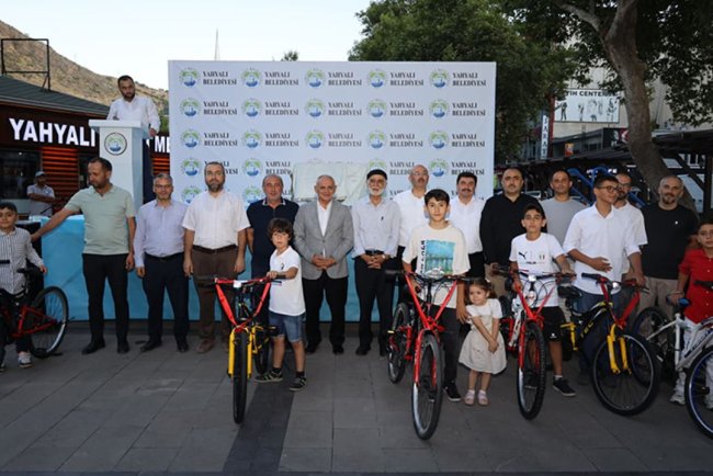 Yahyalı'da "Haydi Arkadaşlar Camiye Yarışması"nın ödülleri verildi