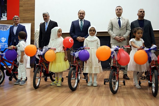 Şanlıurfa'da Kur'an kursunu bitiren 700 öğrenciye bisiklet hediye edildi
