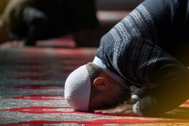 Yatsı namazı saat kaçta? Ezan kaçta okunuyor? 18 Ağustos 2025 Ankara, İzmir, İstanbul il il yatsı namazı vakti