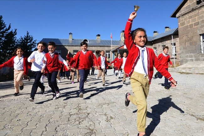 MEB, uygun okullarda "zilsiz okul" uygulamasına geçecek
