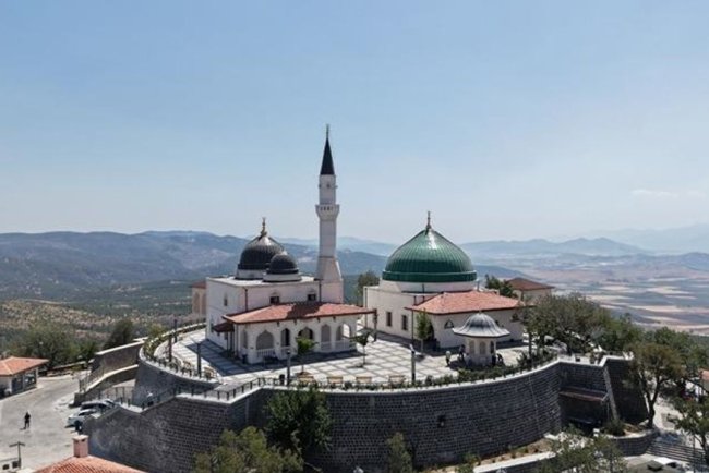 Depremlerde hasar alan Hz. Ukkaşe Türbesi yeniden ziyarete açıldı