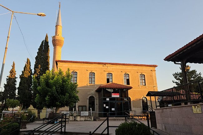 Balıkesir Sındırgı'daki 6,1'lik depremde cami hasar gördü