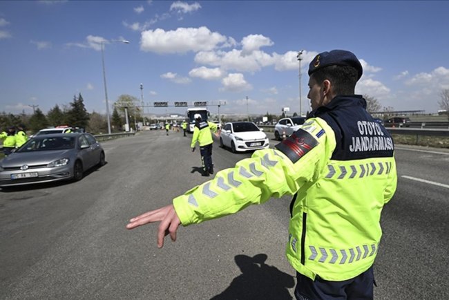 Trafikte yol kesenlere hapis cezası geliyor