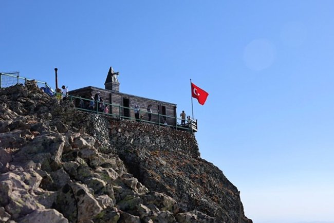 "Uçurumdaki mescit" doğa tutkunları ve dağcıların rotasında