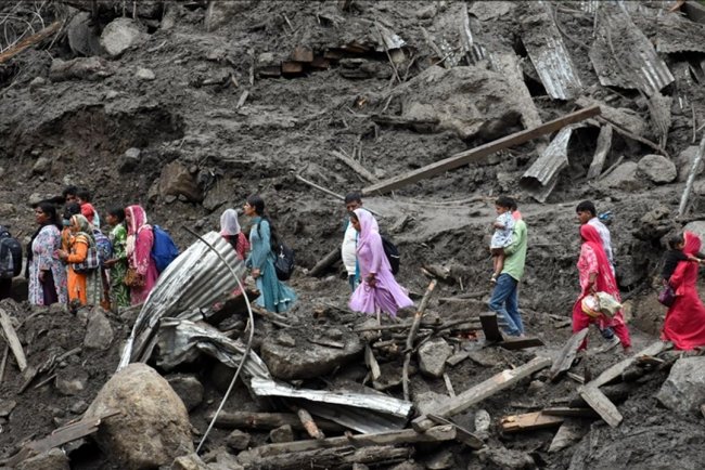 Cammu Keşmir'de şiddetli yağışların yol açtığı afetlerde 30 kişi yaşamını yitirdi