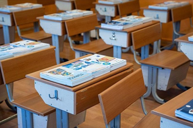 Ücretsiz dağıtılacak ders kitapları okul sıralarındaki yerini aldı