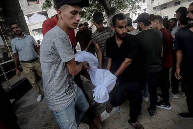 İşgalcilerin kıtlığı dayattığı Gazze'de son 24 saatte 10 kişi daha açlıktan şehit oldu