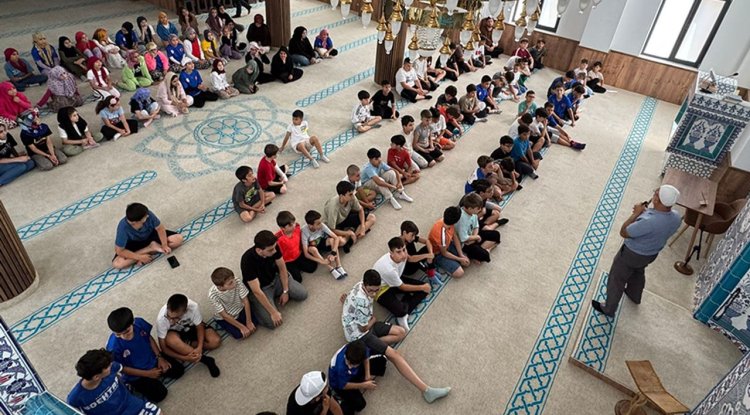 Düzce'deki kurslarda farkındalık seminerleri sürüyor