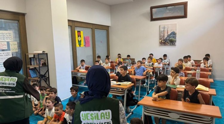 Üsküdar'da öğrencilere Yeşilay bilgilendirmesi