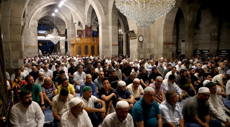 Kayseri'de gurbetçiler tarihi camide sabah namazında buluştu