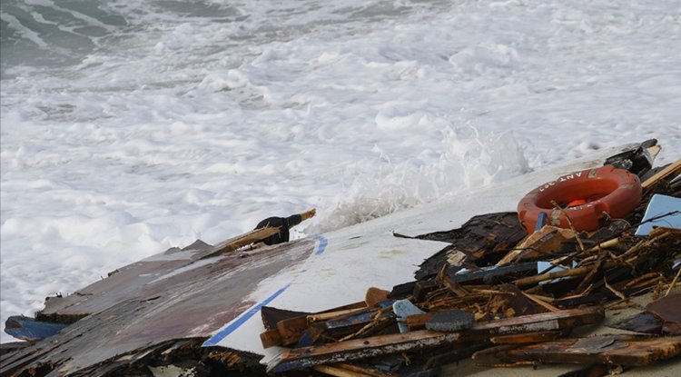 Yemen açıklarında alabora olan teknede 20 düzensiz göçmen öldü