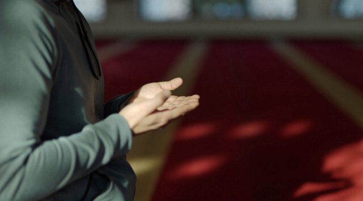 Kunut duaları okunuşu: Allâhümme İnnâ nesteînüke ile Allâhümme İyyâke na‘büdü duası faziletleri