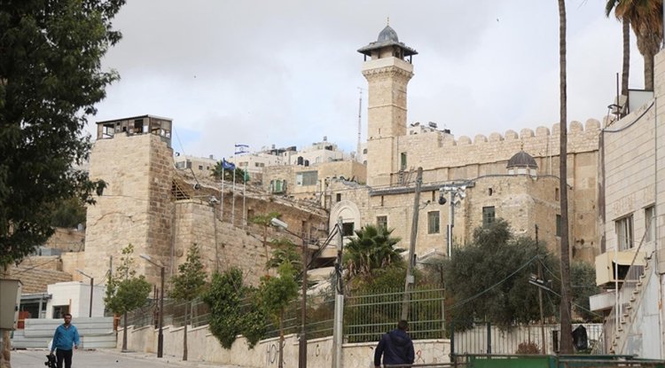 Filistin, ABD'li yetkilinin Harem-i İbrahim Camisi'nde İsrail'in el koyduğu bölümü ziyaret etmesini kınadı