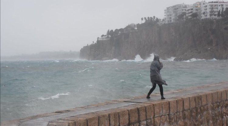 Meteorolojiden 4 il için kuvvetli rüzgar ve fırtına uyarısı