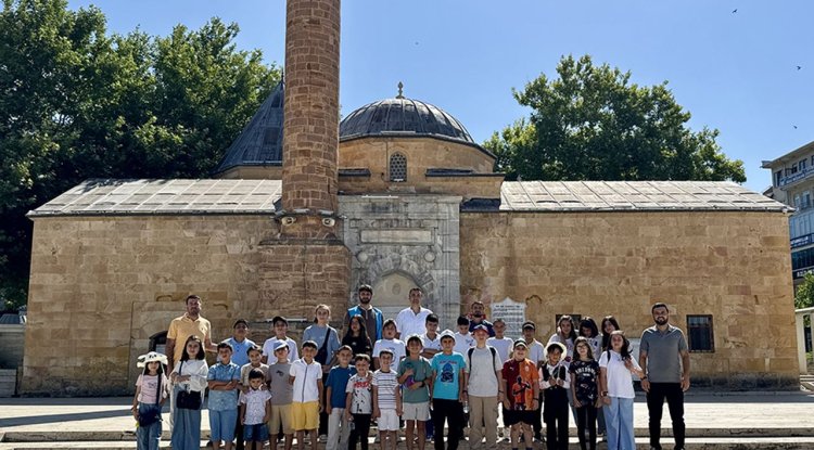 Kur'an kursu öğrencileri, memleketlerinin tarihi ve kültürel mekanlarını tanıyor