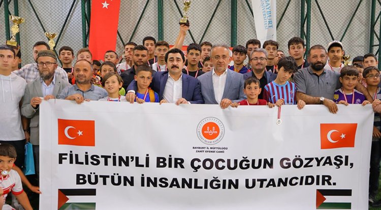 Futbol Turnuvası'nda Filistinli masum çocuklar unutulmadı