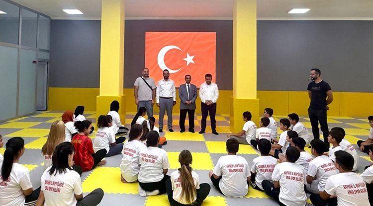 Müftü Ayvaz: Gençlerimizin yanındayız