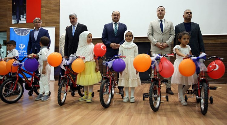 Şanlıurfa'da Kur'an kursunu bitiren 700 öğrenciye bisiklet hediye edildi