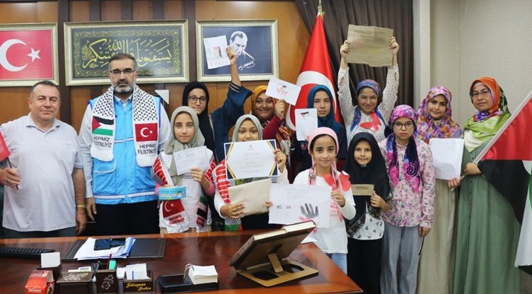 Adana'da Kur'an kursu öğrencileri biriktirdikleri parayı Filistin'e bağışladı