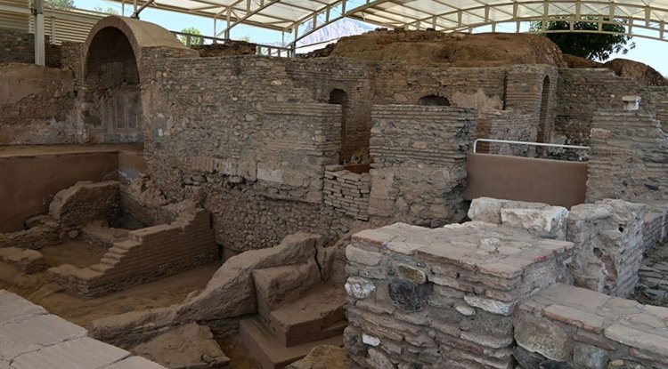 Sardes'te 2 bin 800 yıllık Lidya Sarayı'nın kalıntılarına ulaşıldı