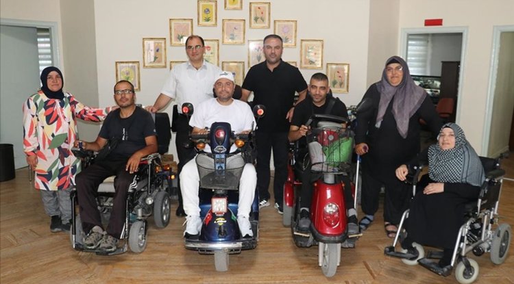 Sivas'ta bedensel engelliler "ebru kursu" ile hayata tutunuyor