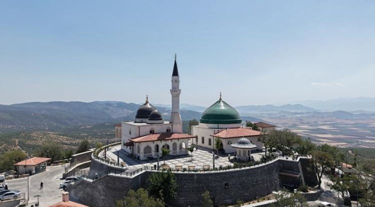 Depremlerde hasar alan Hz. Ukkaşe Türbesi yeniden ziyarete açıldı