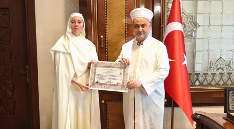 Polonyalı Martyna Adana’da Müslüman oldu