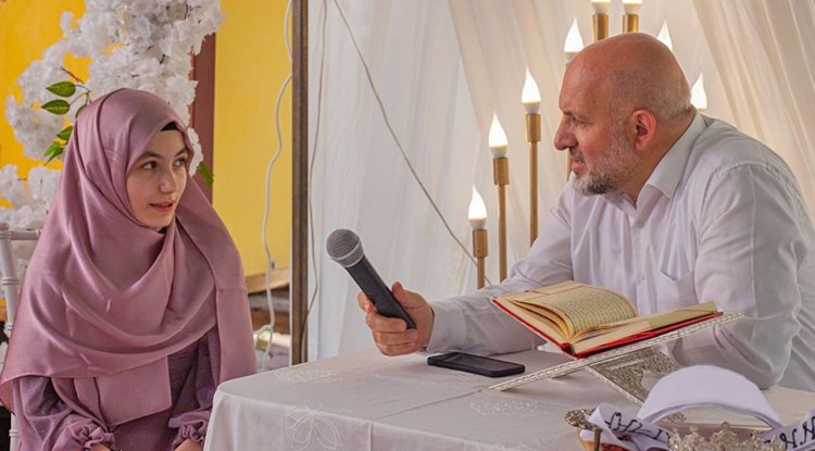 Örgün eğitimle birlikte hafızlık sevinci yaşadı